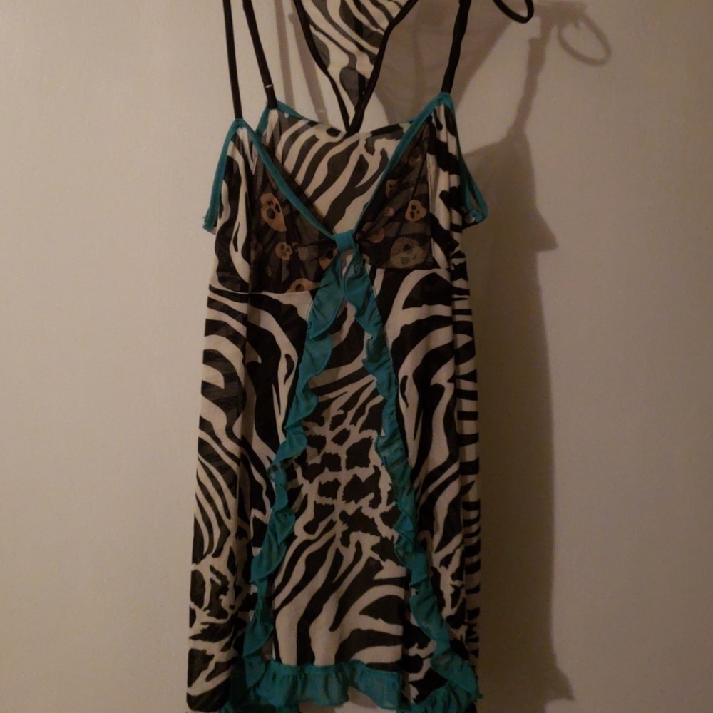 Super cute lingerie set. Animal print with skulls